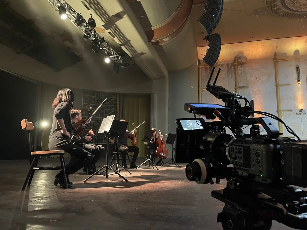 Jez Smith on set - behind the scenes 18