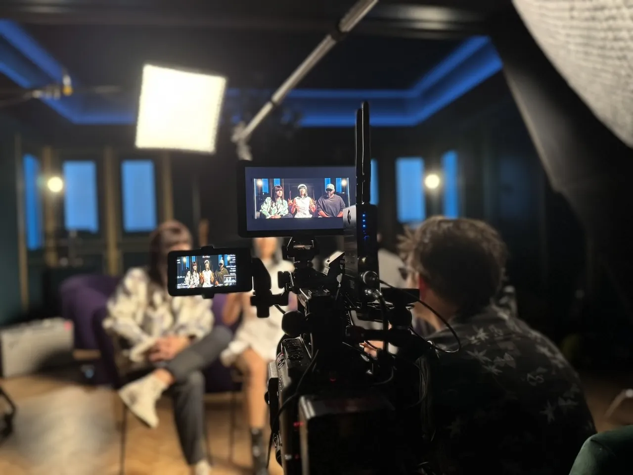 Jez Smith on set - behind the scenes 25