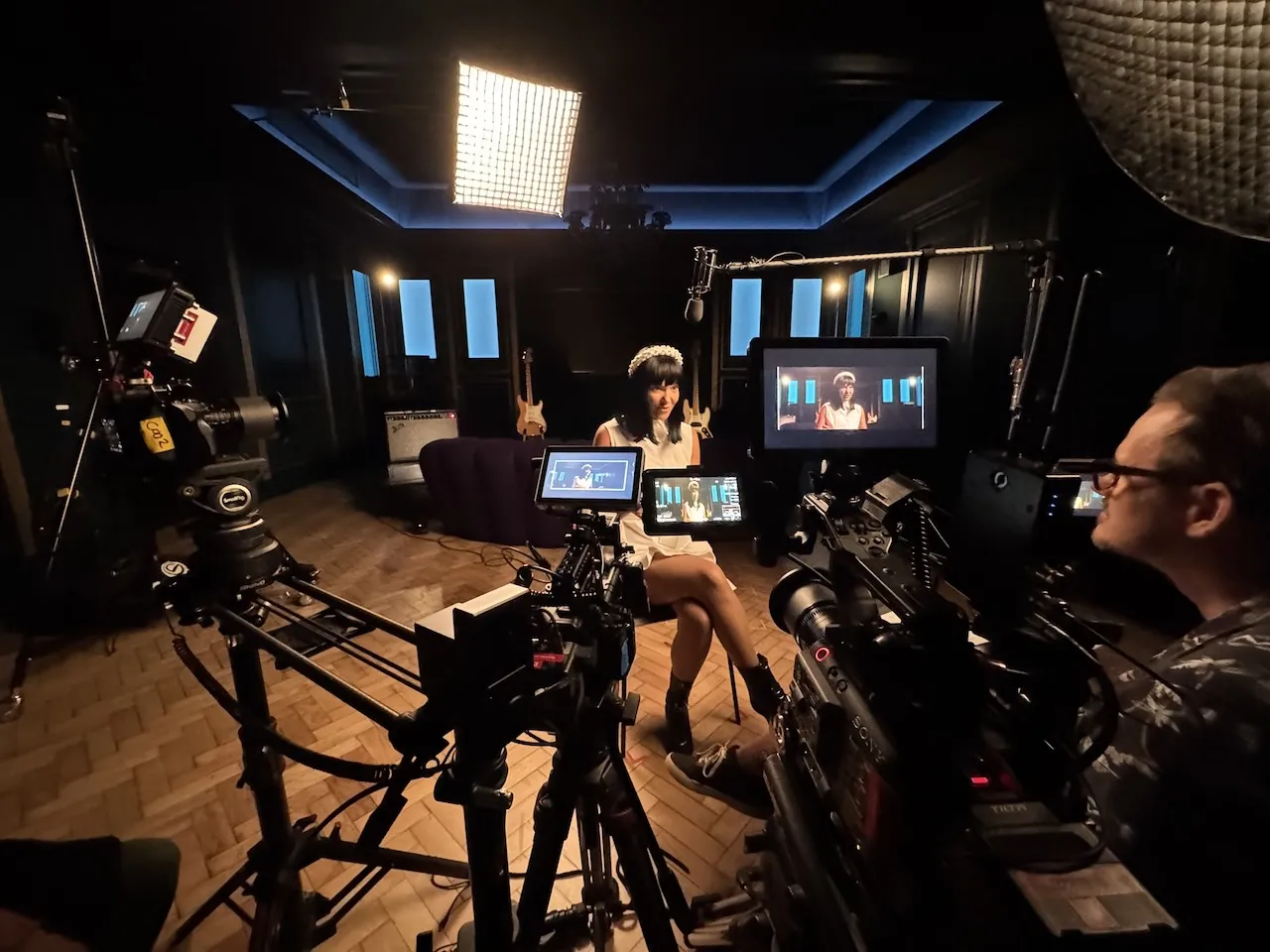 Jez Smith on set - behind the scenes 27