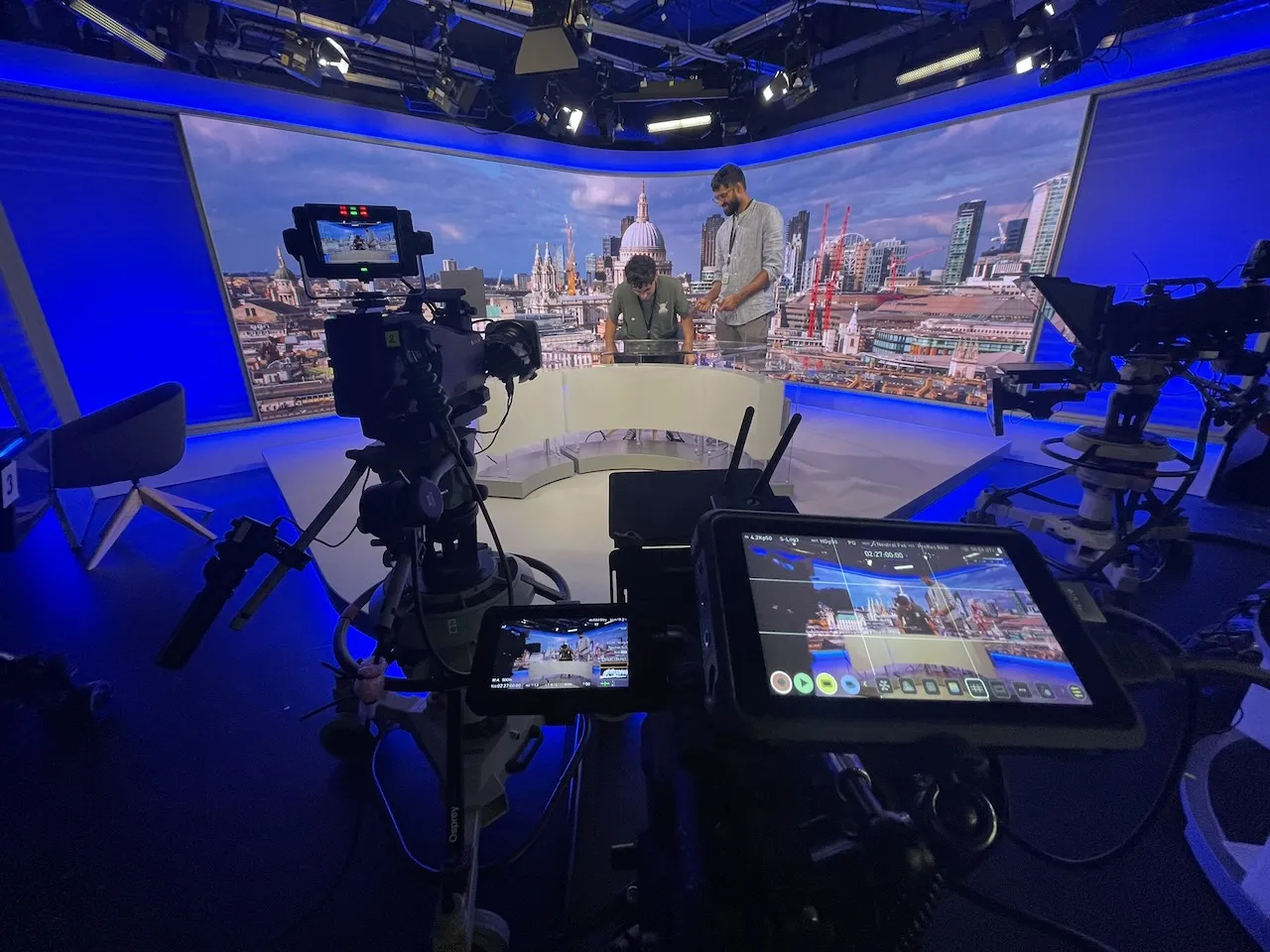 Jez Smith on set - behind the scenes 42