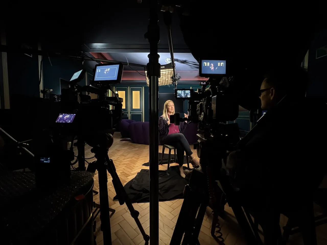 Jez Smith on set - behind the scenes 95